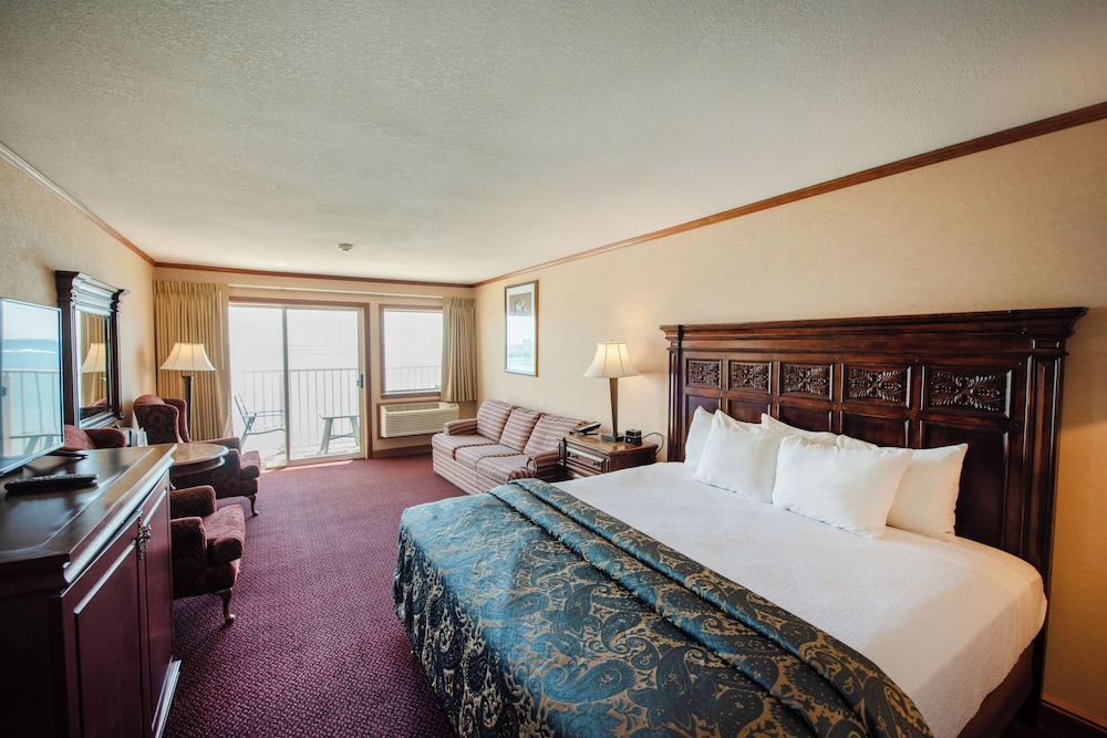 Hamilton Inn Select Beachfront Mackinaw City - photo 10