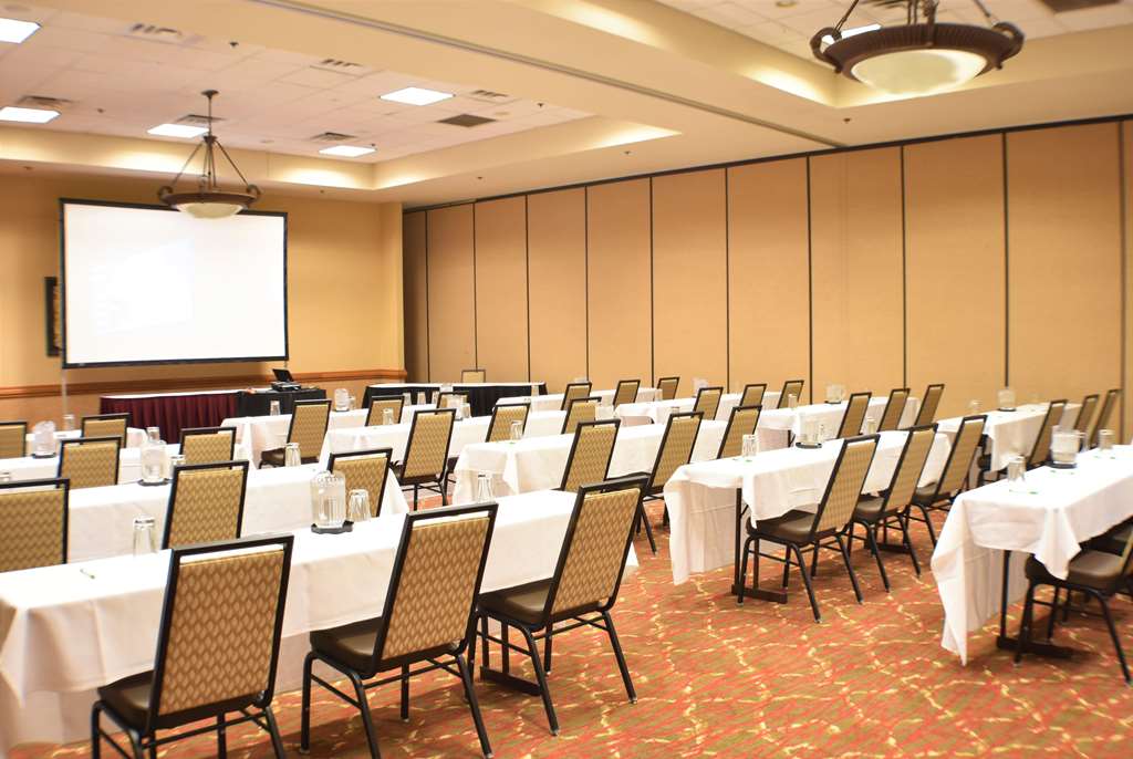 Ramada by Wyndham Sioux Falls Airport Waterpark & Event Ctr - photo 61