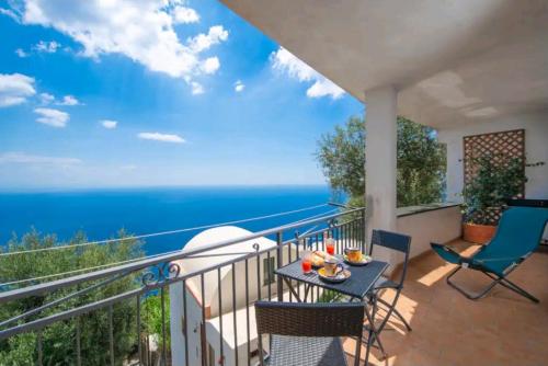 In Amalfi coast: Bouganvillea Romantica Casa vista mare — 4-Star Luxury Hotel in Furore, Italy