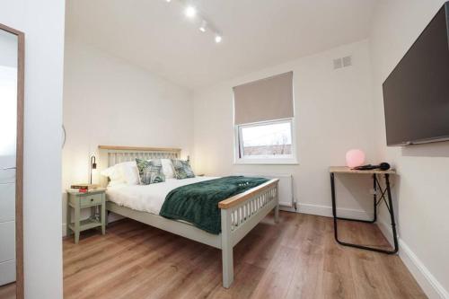 Newly Renovated Modern 4 Bed 3 Bath Apartment London — 4-Star Luxury Hotel in London, United Kingdom