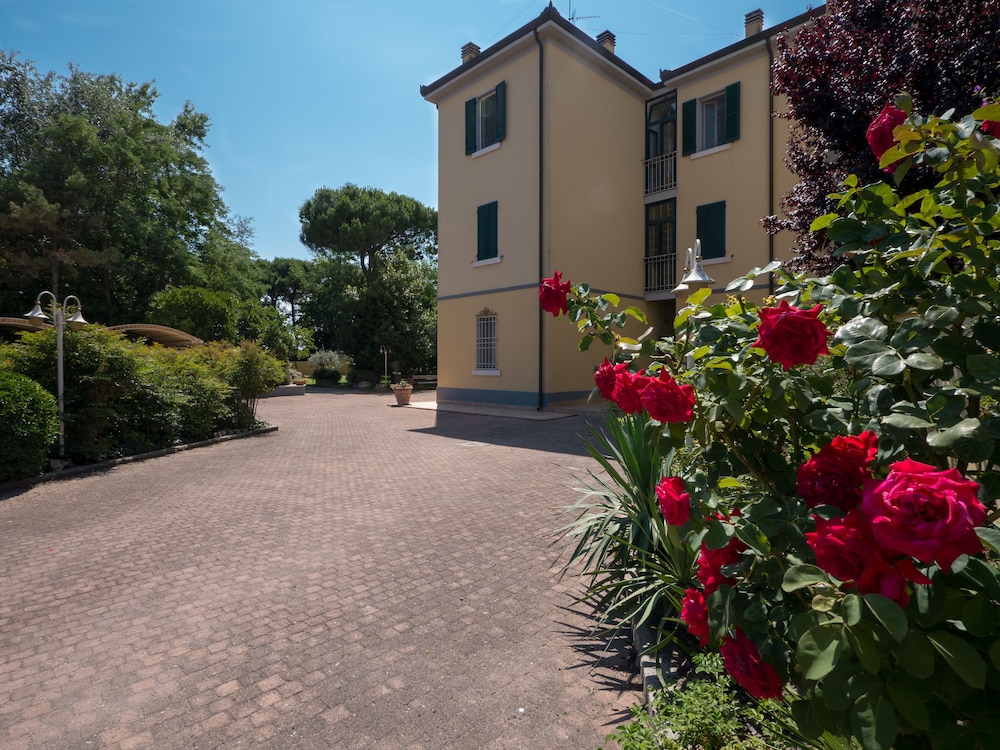 Villa Bellini — 4-Star Luxury Hotel in Comacchio, Italy
