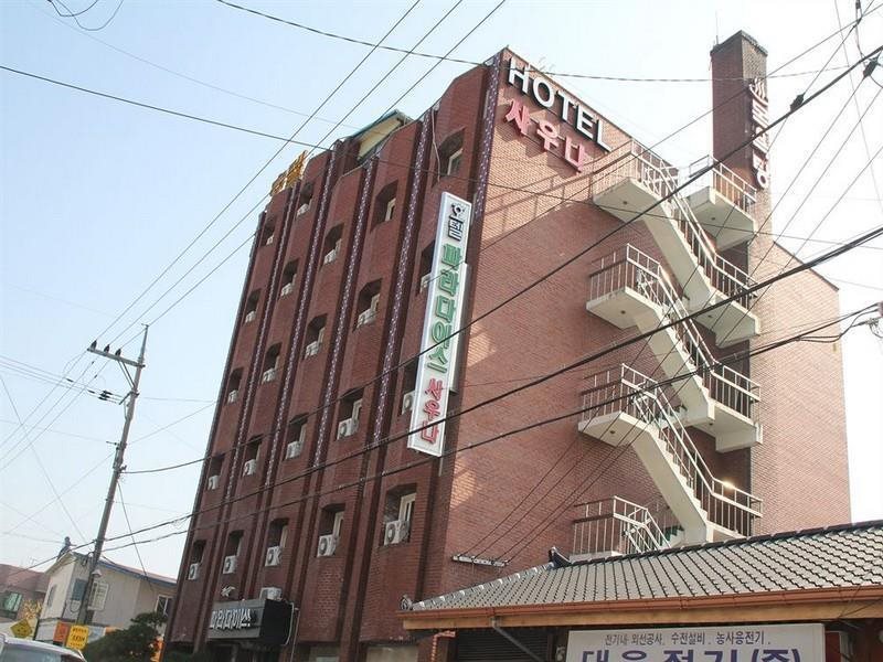 Paradise Hotel — hotel in Yecheon