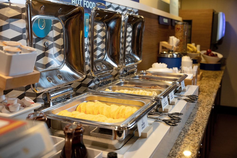 Holiday Inn Express Bloomington West by IHG - photo 23