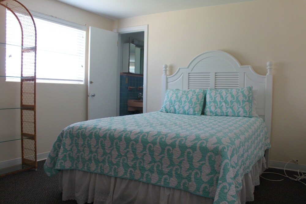 The Surf Beach Motel - photo 15
