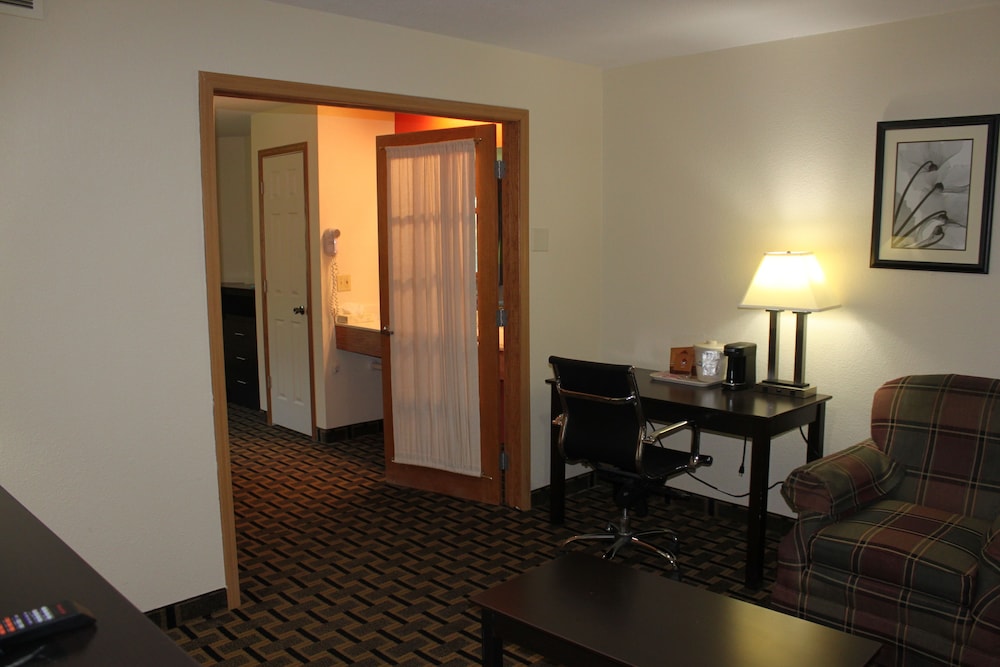 AmericInn by Wyndham West Burlington - photo 27
