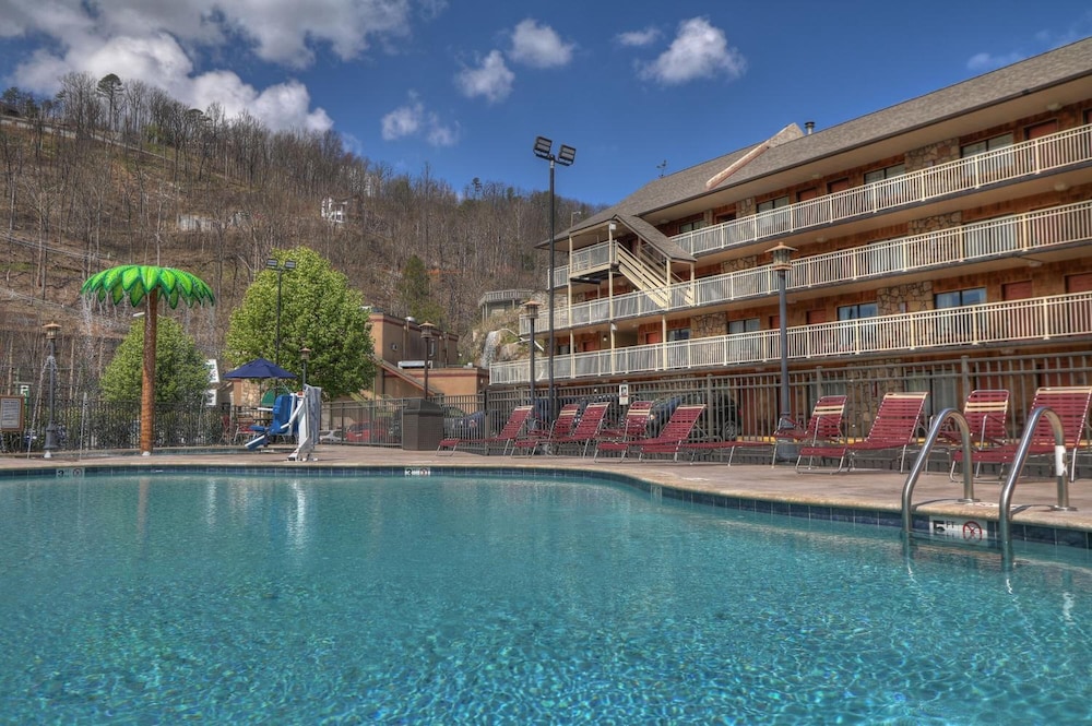 Crossroads Inn & Suites - photo 72