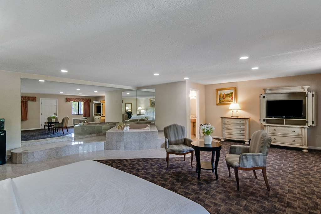 Americas Best Value Inn Torrington CT - photo 30