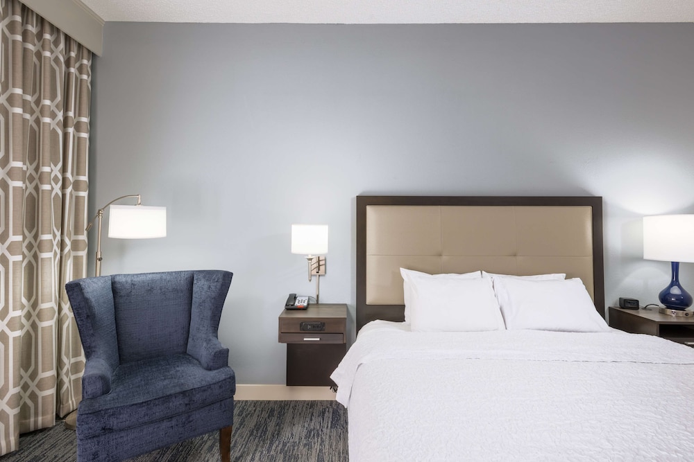 Hampton Inn Mount Airy - photo 10