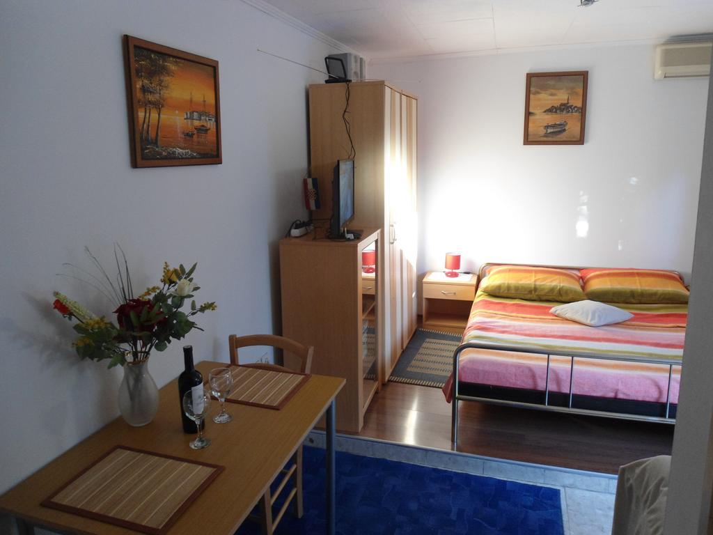Apartment Mateo Lapad Studio Apartment With Terrace and Garden View