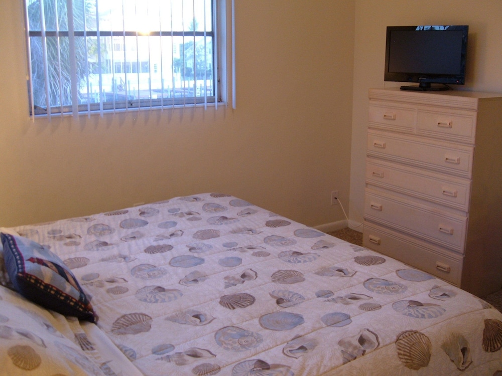 Hideaway Waterfront Resort & Hotel - photo 5