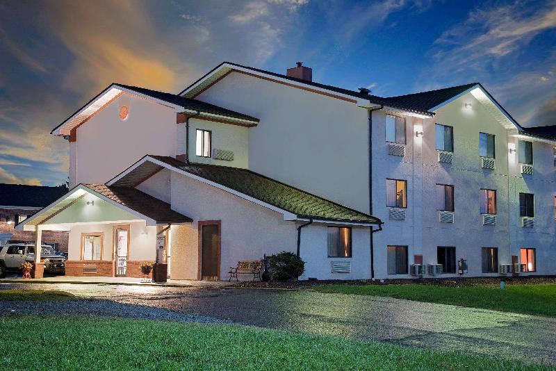 Super 8 By Wyndham Martinsburg