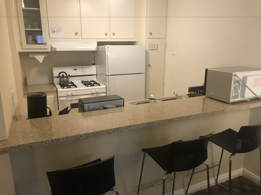 Hollywood Orchid Suites - photo 14
