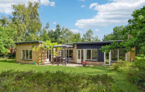 Pet Friendly Home In Glesborg With Wifi — 4-Star Luxury Hotel in None, Denmark