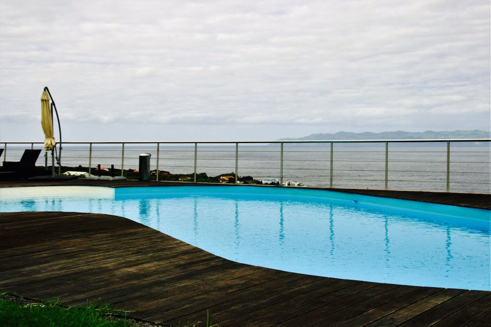 A Casa do Ouvidor — 4-Star Luxury Hotel in Sao Roque Do Pico, Portugal