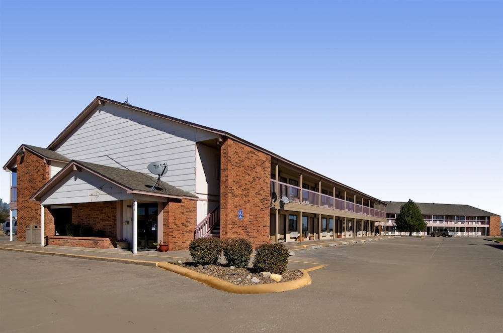 Americas Best Value Inn Garden City - photo 25