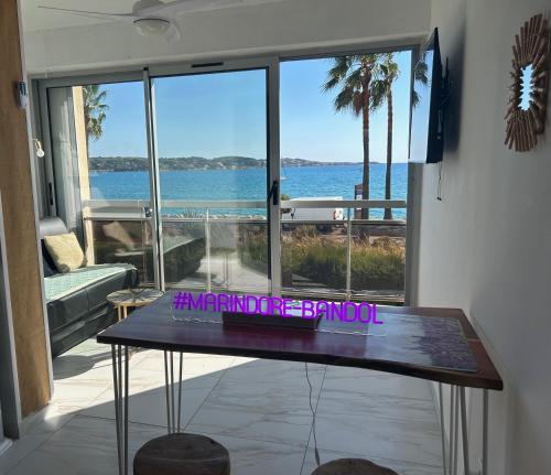 MarindorAc Bandol Vue Mer A 180 Degres Et Refait A Neuf Avec Parking Prive A 20M De La Plage in Bandol, France