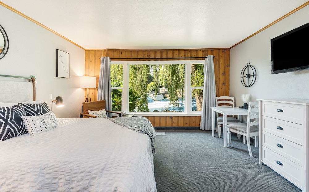 Bend Riverside Inn & Suites - photo 120