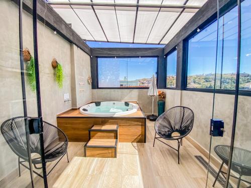 Uai House com jacuzzi teto rooftop retrátil e colchão massageador — 4-Star Luxury Hotel in Pocos De Caldas, Brasil