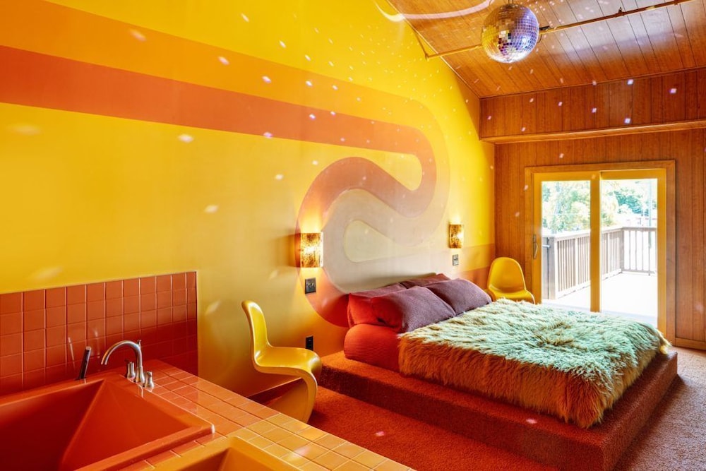 The Dive Motel & Swim Club - photo 14