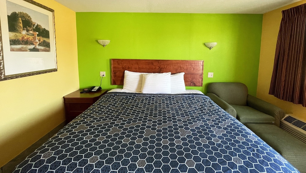 Royal Inn Linden - photo 10
