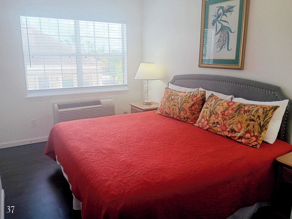 The Cozy Inn - photo 6
