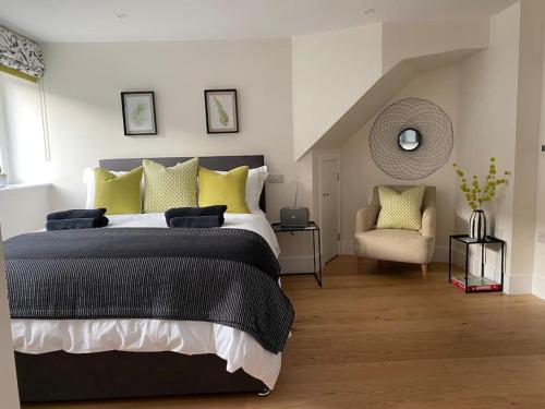 New studio apartment minutes walk to Cathedral — 4-Star Luxury Hotel in Salisbury, United Kingdom