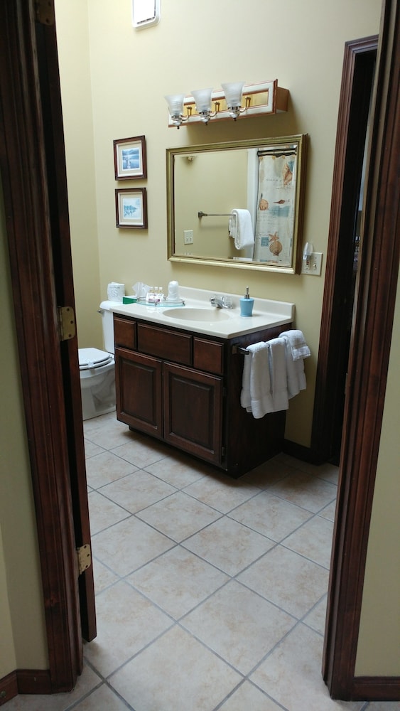 Snug Harbor Inn - photo 41
