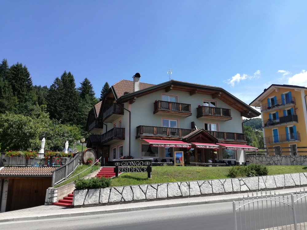 Giongo Residence — 4-Star Luxury Hotel in Lastebasse, Italy