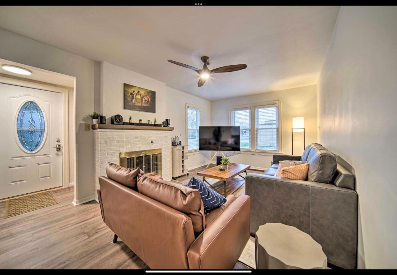 Modern Home Family Friendly Grill Fireplace — 4-Star Luxury Hotel in Erie, United States