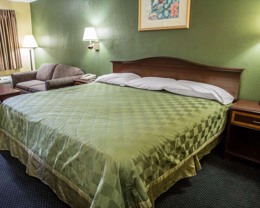 Rodeway Inn & Suites Plymouth Hwy 64 - photo 12