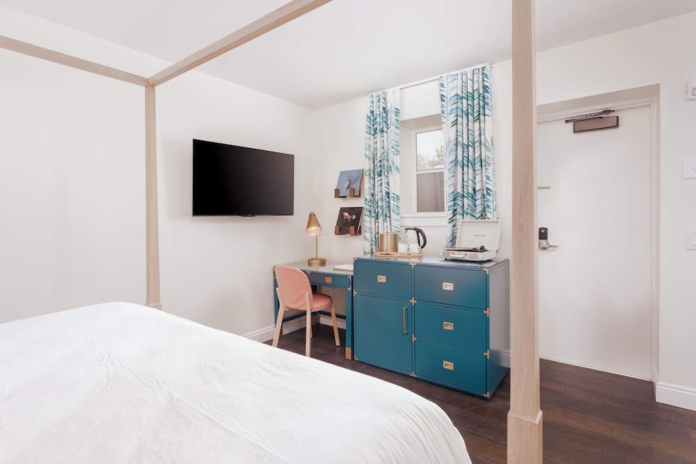 Lily Hall A Boutique Hotel - photo 20