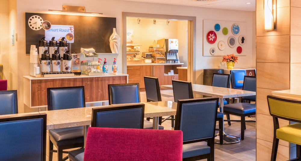 Holiday Inn Express Charleston by IHG - photo 42