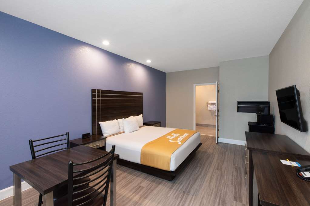 Days Inn & Suites by Wyndham La Porte - photo 11
