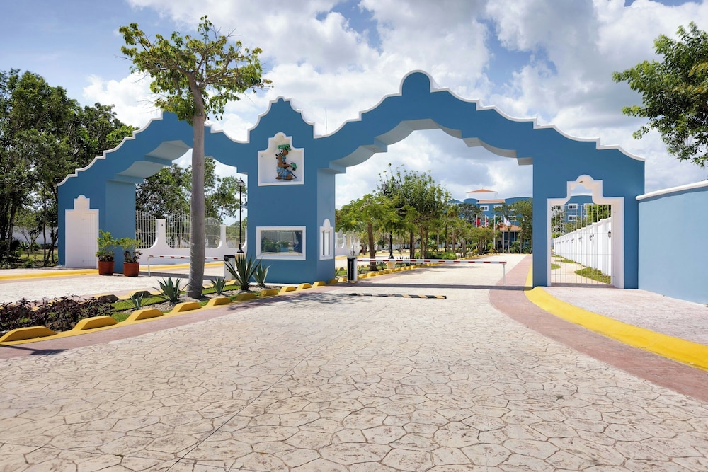 Courtyard By Marriott Cancun Airport