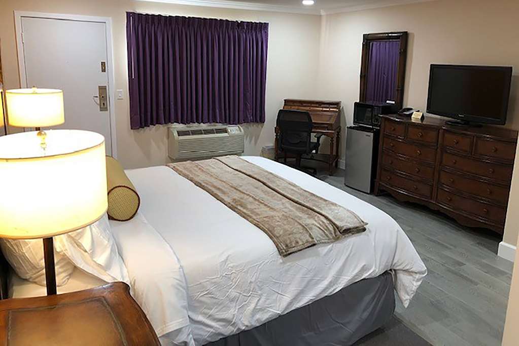 Howard Johnson by Wyndham Ridgecrest CA - photo 8