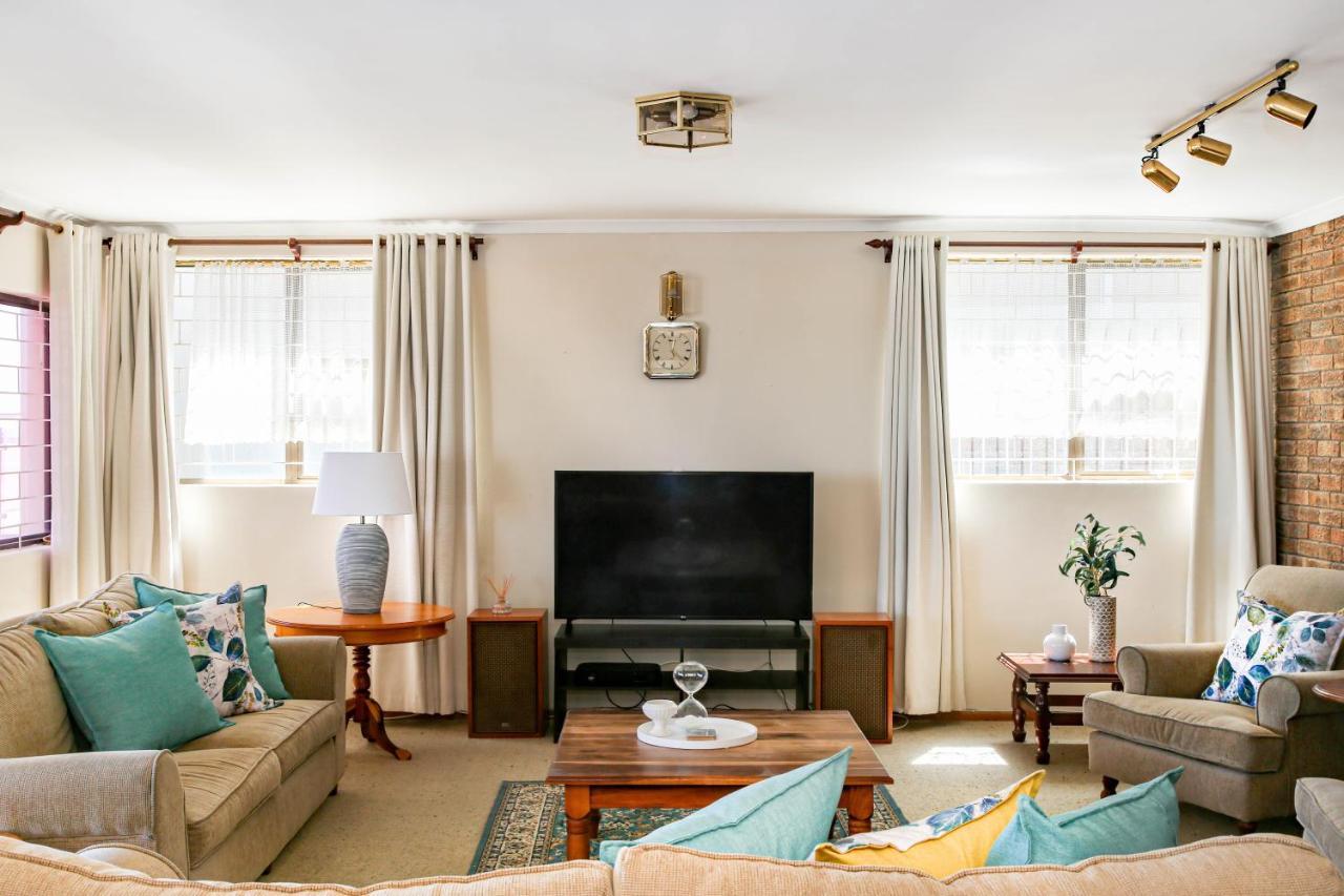 5 Bedroom Traditional Fisherman’s Old Gem W Panoramic Views Bloubergstrand Cape Town