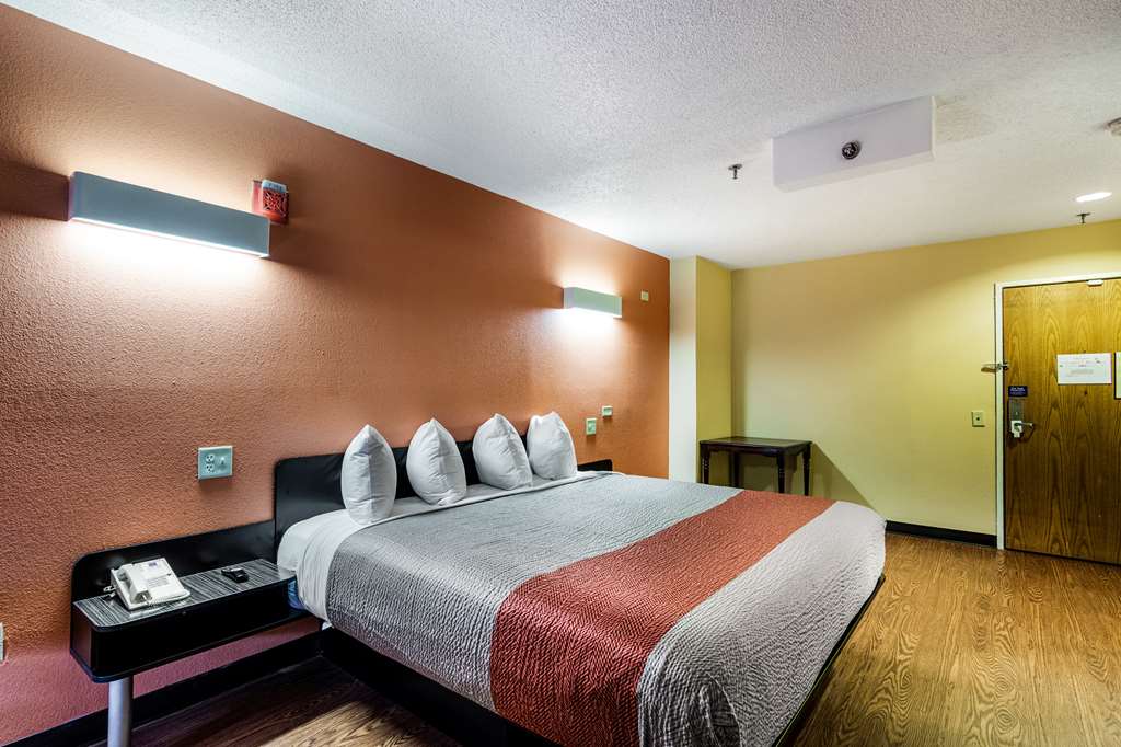 Motel 6 Libertyville IL - photo 10