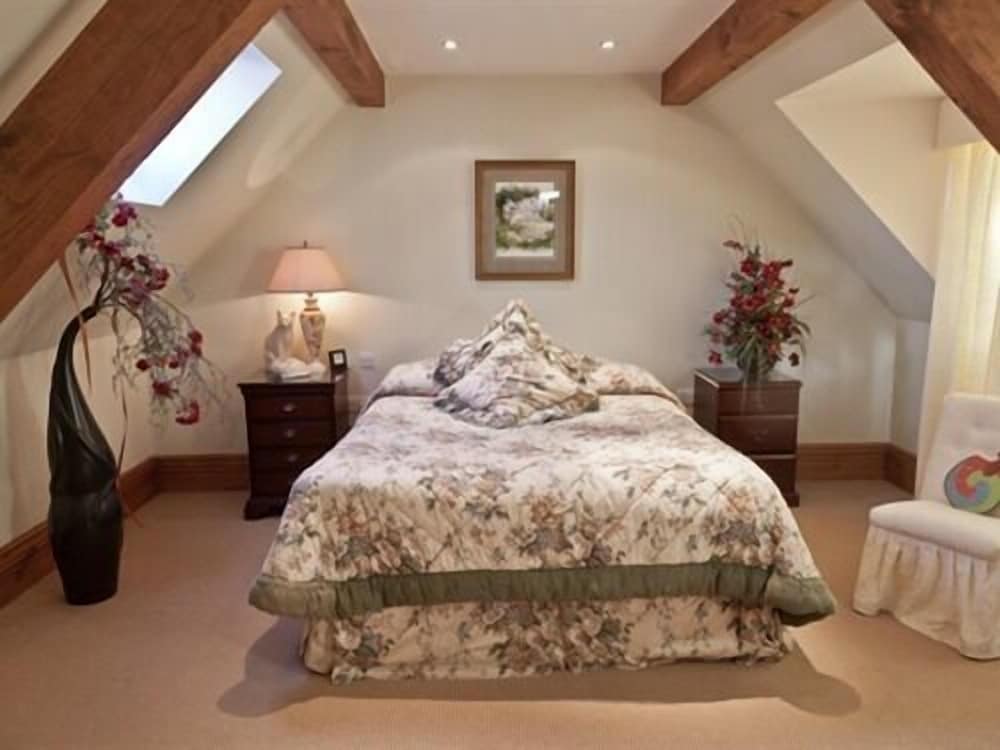 Little Red Rooster Rest and Spa — Tenby — photo 4