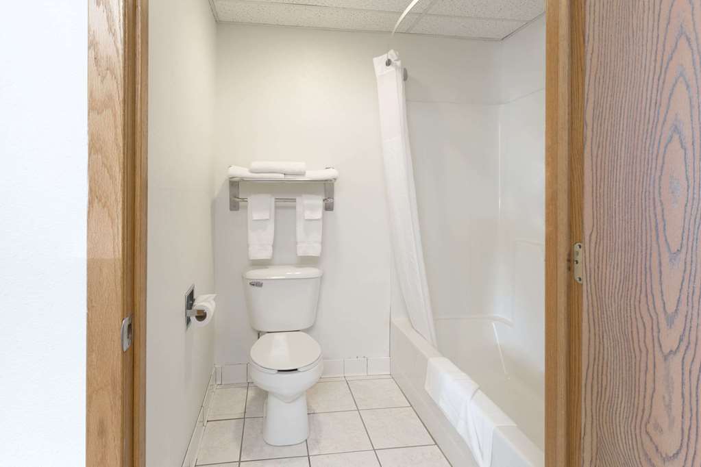 Super 8 by Wyndham Cresco IA - photo 9