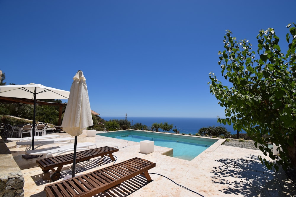 Villa Roccella Ionica with Sea View — 4-Star Luxury Hotel in Roccella Ionica, Italy