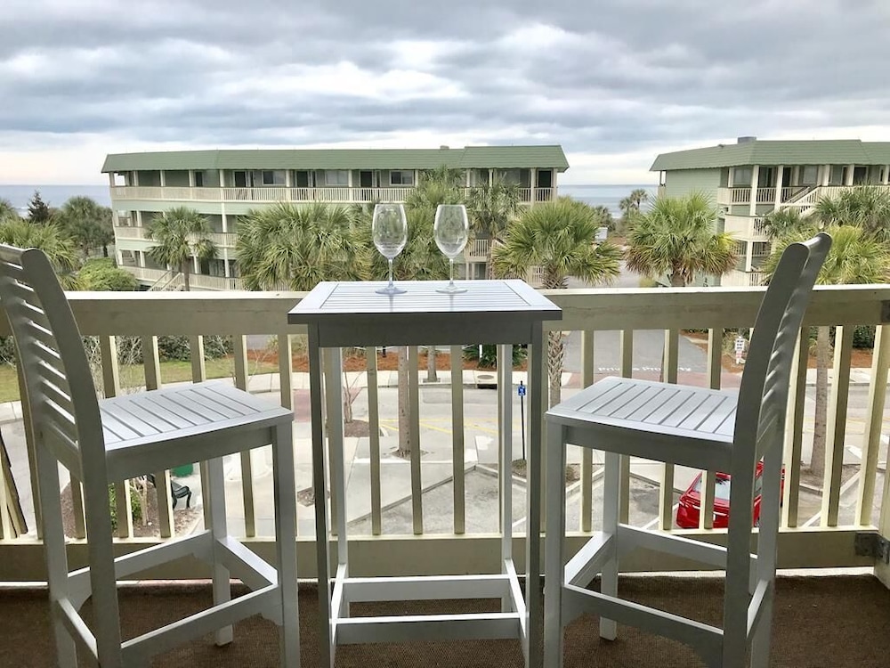 309c Oceanside Villas — 4-Star Luxury Hotel in Isle Of Palms, United States