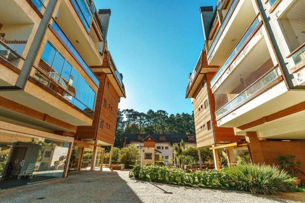 Apto no Capivari 012 Campos do Jordão SP in Campos Do Jordao, Brasil