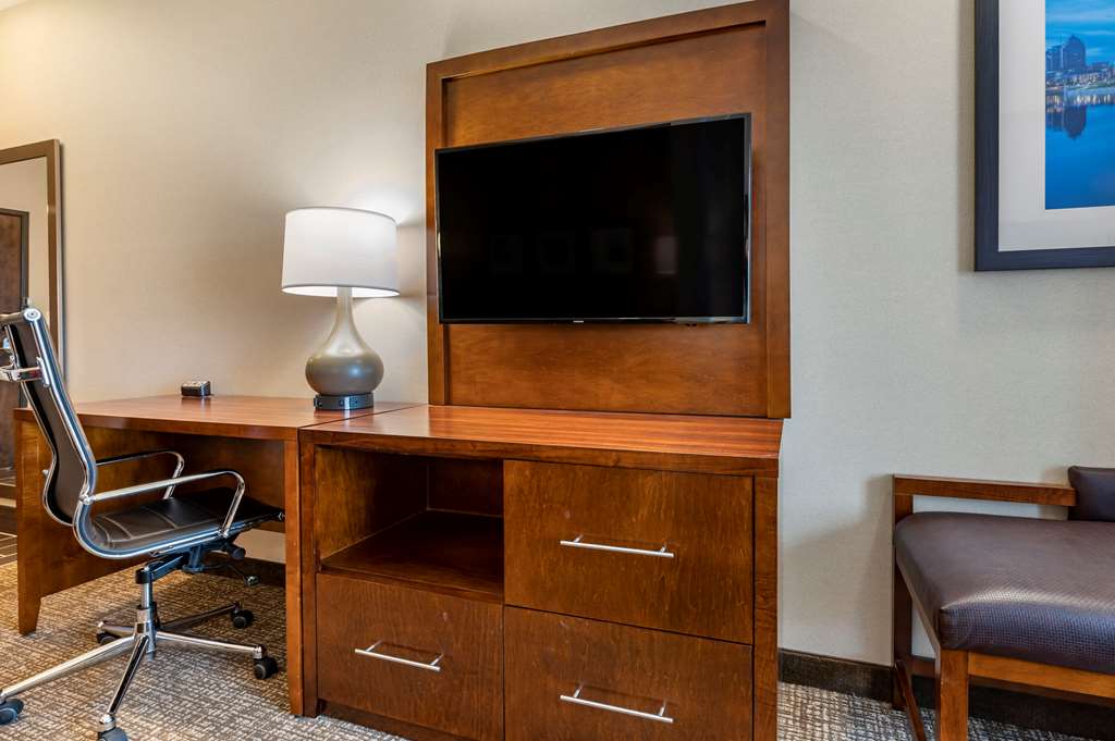 Comfort Suites Columbus Airport - photo 18