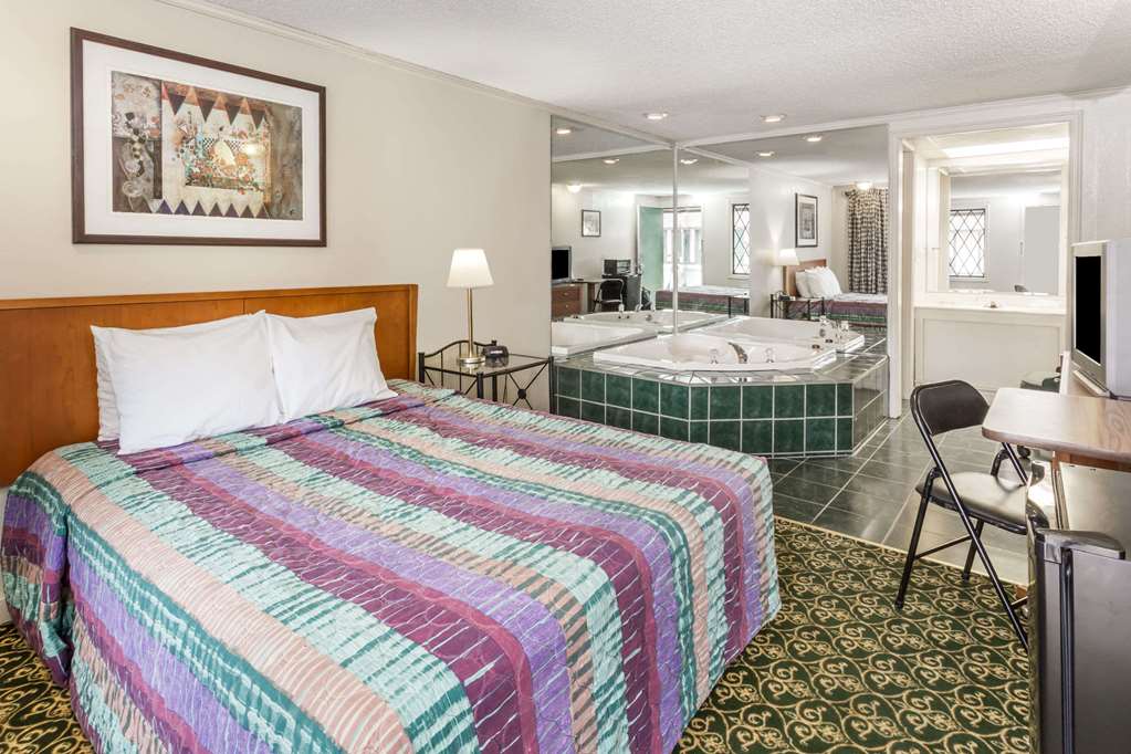Knights Inn Racine - photo 13