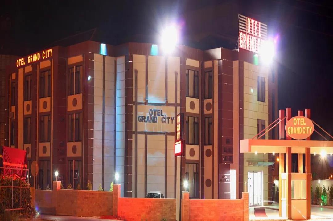 Grand City Hotel — hotel in Chekmejeh