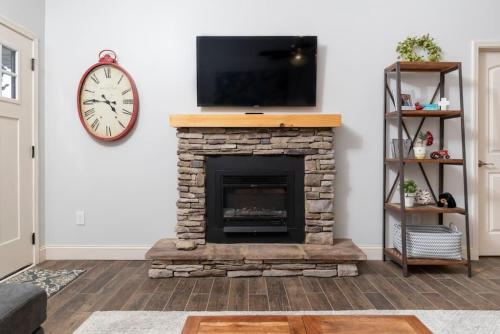 Elegant Cades Cove Condo with Community Pool — 4-Star Luxury Hotel in Townsend, United States