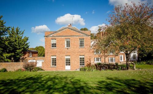 Abbey House by Group Retreats — 4-Star Luxury Hotel in Saffron Walden, United Kingdom