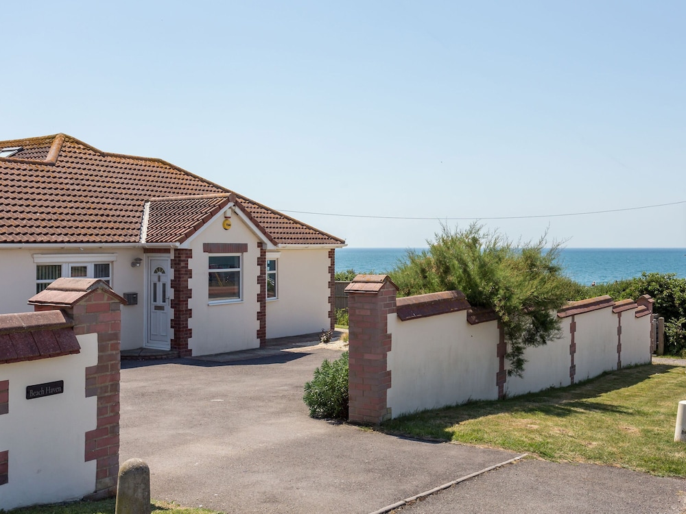 Beach Haven - carbon neutral hotel in Dorchester