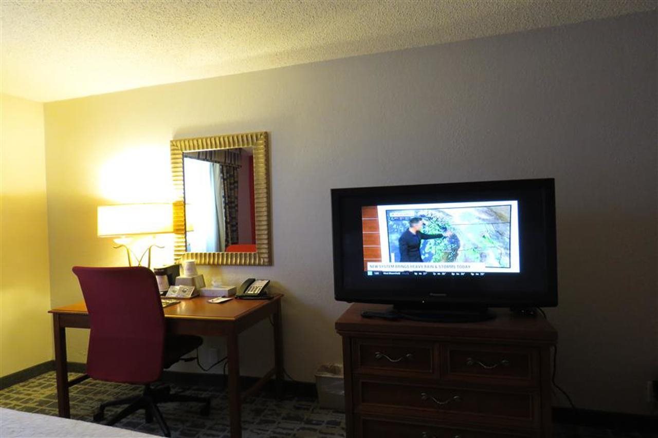 American Inn and Suites Ferndale - photo 6