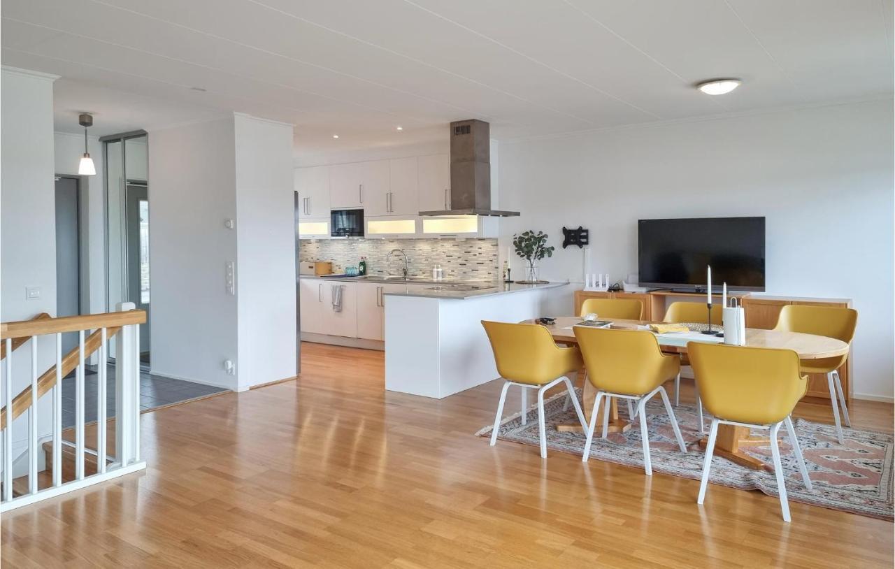 3 Bedroom Lovely Home In Uddevalla — Uddevalla — photo 5